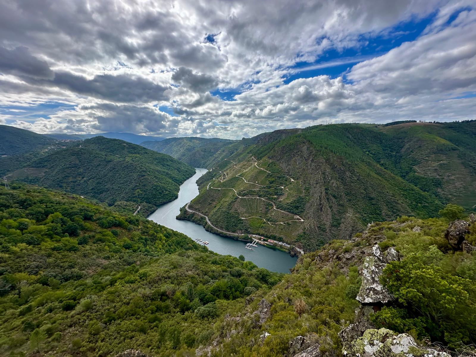 Vista panorámica do canón do Sil na Ribeira Sacra